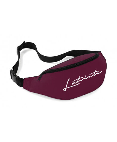 Jostas soma ar tumsā atstarojošu uzrakstu "Latviete"