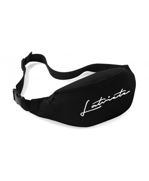 Jostas soma ar tumsā atstarojošu uzrakstu "Latviete"