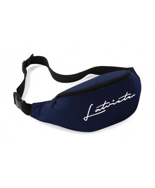 Jostas soma ar tumsā atstarojošu uzrakstu "Latviete"