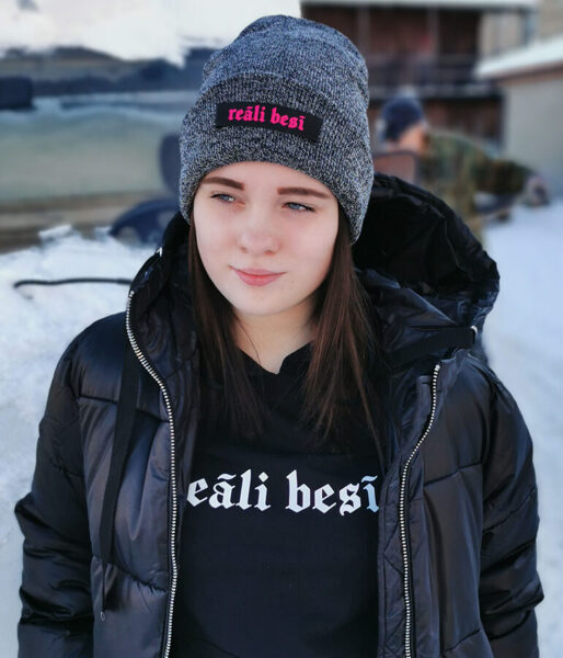 cepure "Reāli besī"