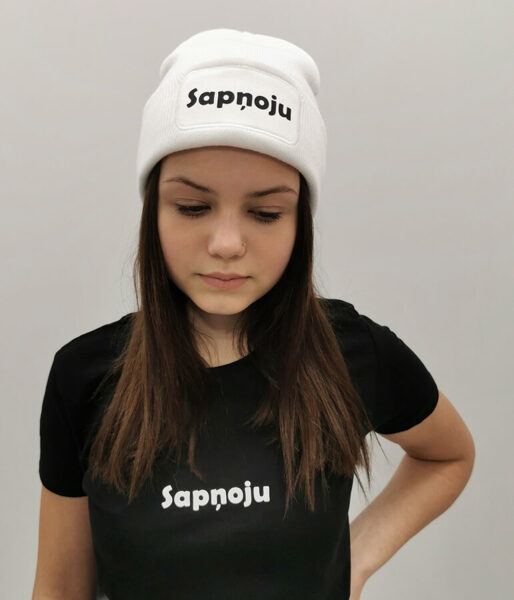 Cepure ar uzrakstu "Sapņoju"